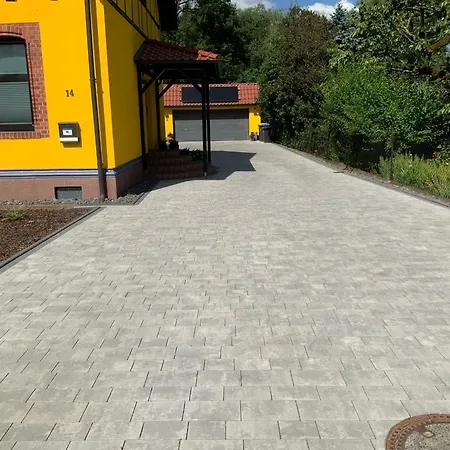 Neurenovierte Harztor